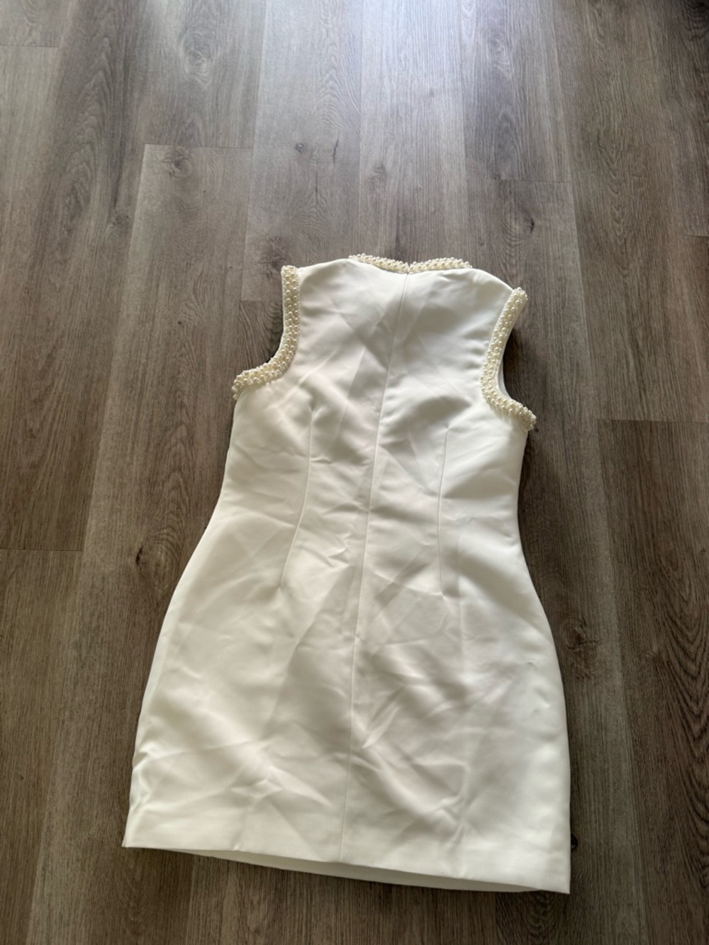 elliatt sia white pearl detail high neckline satin shift mini dress size large - Picture 9 of 13